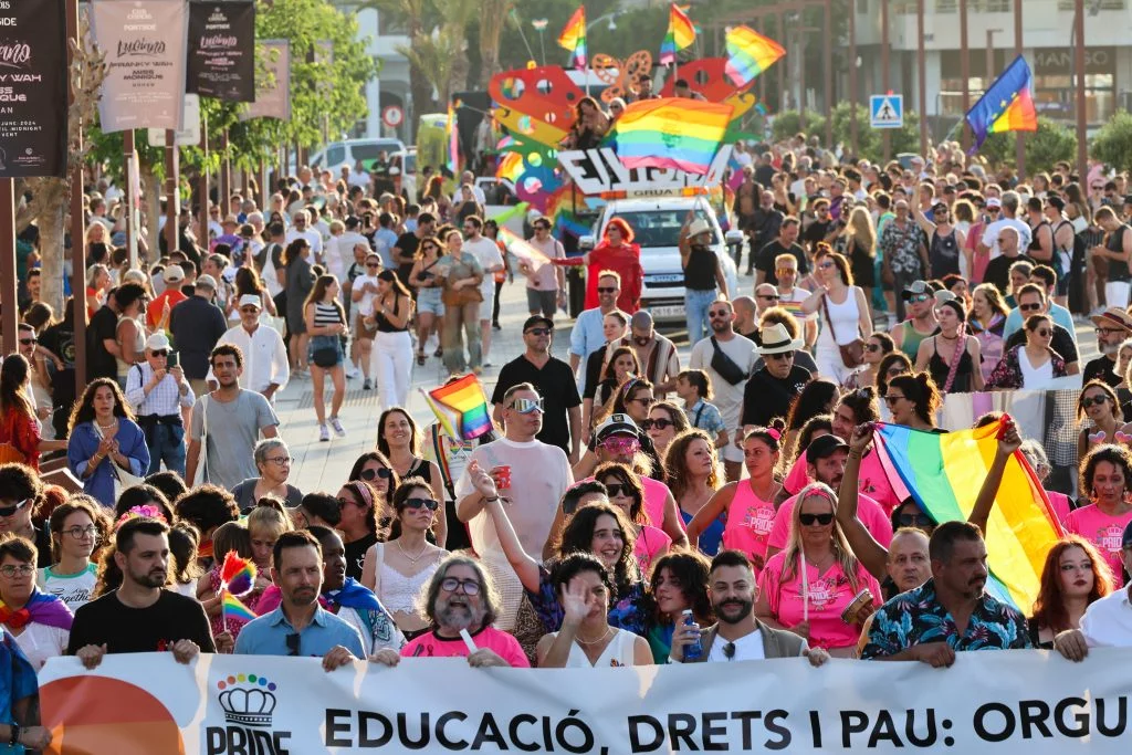 foto de alta calidad de la marcha de Ibiza Pride